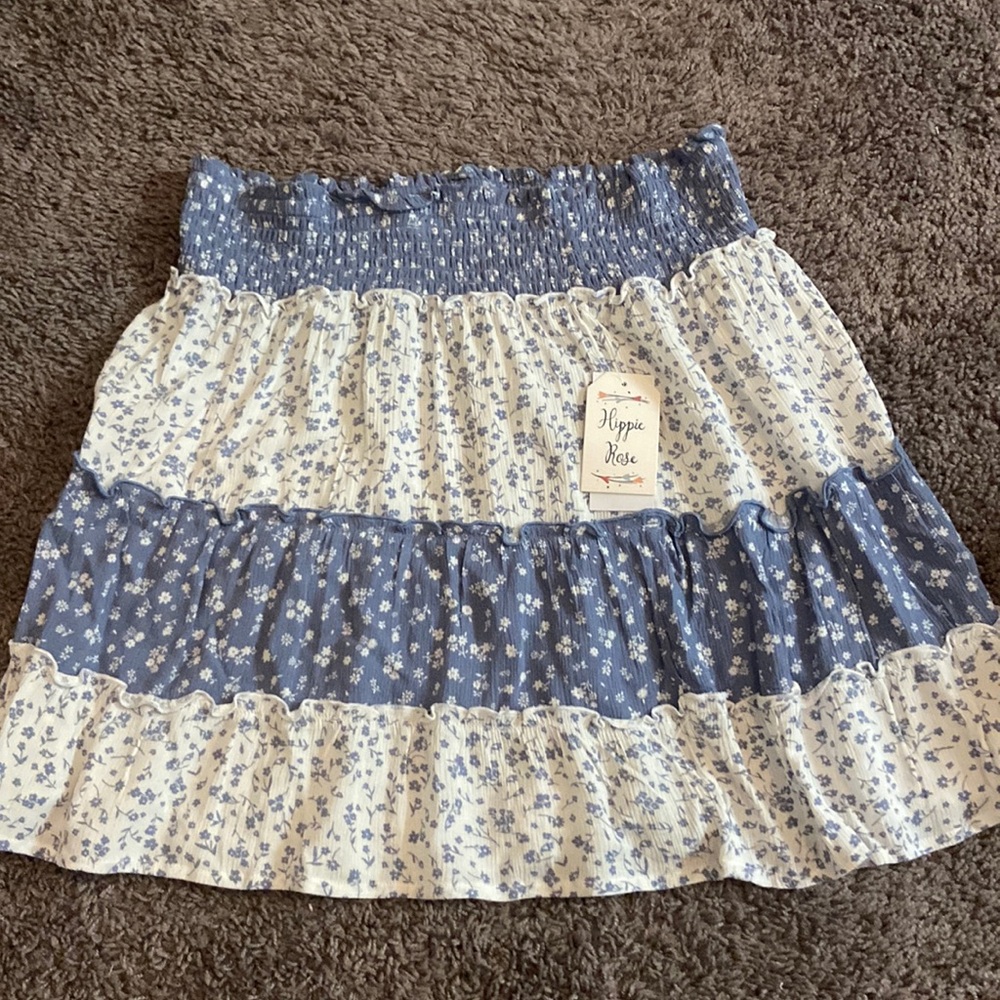 Cute white and blue floral skirt size L